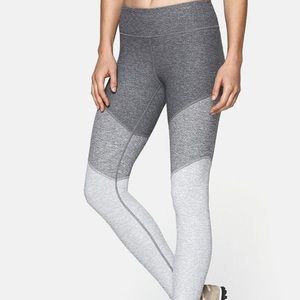 OUTDOOR VOICES Grey and white leggings